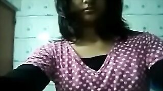 Desi skirt exposed to netting webcam