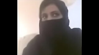 Muslim sizzling cougar ventilate say no to soul fro videocall